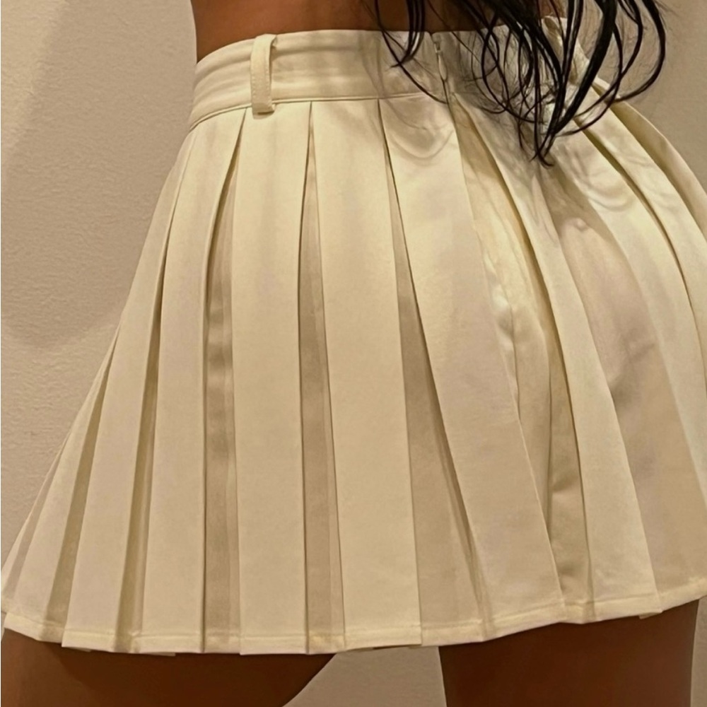SAlE💋 Meshki Cream Mini Skater Skirt💋sale!